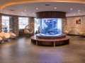 eingangsbereich_mit_aquarium_leading_family_hotel_resort_alpenrose