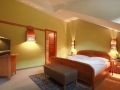 doppelzimmer_mit_gruener_wandfarbe_c_tobias_mueller_hotel_botango