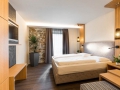 doppelzimmer_mit_steinmauer_c_tobias_mueller_hotel_botango