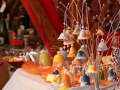 BILD zu TP/OTS - Zahlreiche Geschenksartikel und Kunsthandwerke gibt es beim Haller Ostermarkt zu bestaunen und kaufen.
