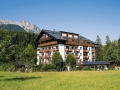 Aussenansicht_im_Sommer__Hotel_Der_Loewe