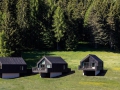 Hotel Pfoesl_Aussenansicht Waldchalets c Florian Andergassen 3
