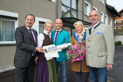 Fotonachweis: Kolarik/GMACHL Ing. Stephan Gröger Direktor HEIMAT Österreich, Michaela Hirnböck -Gmachl und Fritz Hirnböck, Theresia Gmachl und Fritz Gmachl