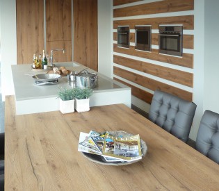 Massivholz mit Eiche furniert  