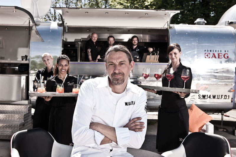 Wolfgang-Weigler-mit-Crew-klein