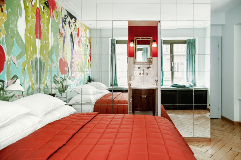1ZimmerHotel_mit_Luxusbett