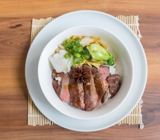 Gegrilltes Rib Eye Itame mit Teriyaki Sauce