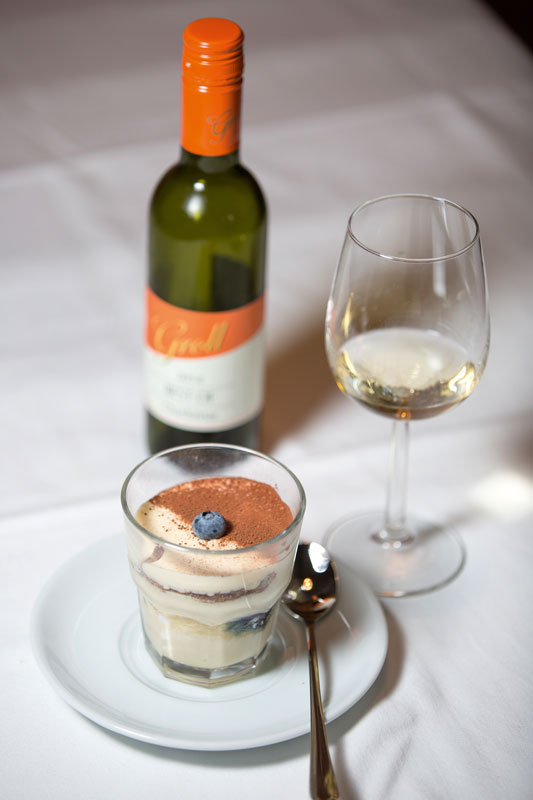 Weinpraesentation_Groll_taglang_bestofchardonnay_heidelbeertiramisu