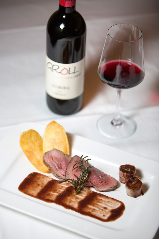 Weinpraesentation_Groll_taglang_zweigelt_rinderfilet_speckdattel