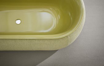 Badewanne im Stoffkleid